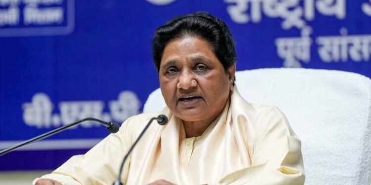 Loksabha Election: बसपा को लगने वाला है एक और झटका, बसपा में भगदड़ को कैसे रोकेंगी मायावती?