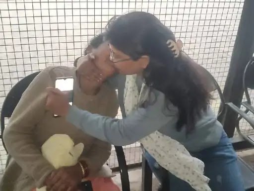 UP News: प्रेमी लेखपाल ने टीचर को इश्क में दिया धोखा, लेखपाल के धोखे के बाद टीचर ने खाया जहर 1 1
