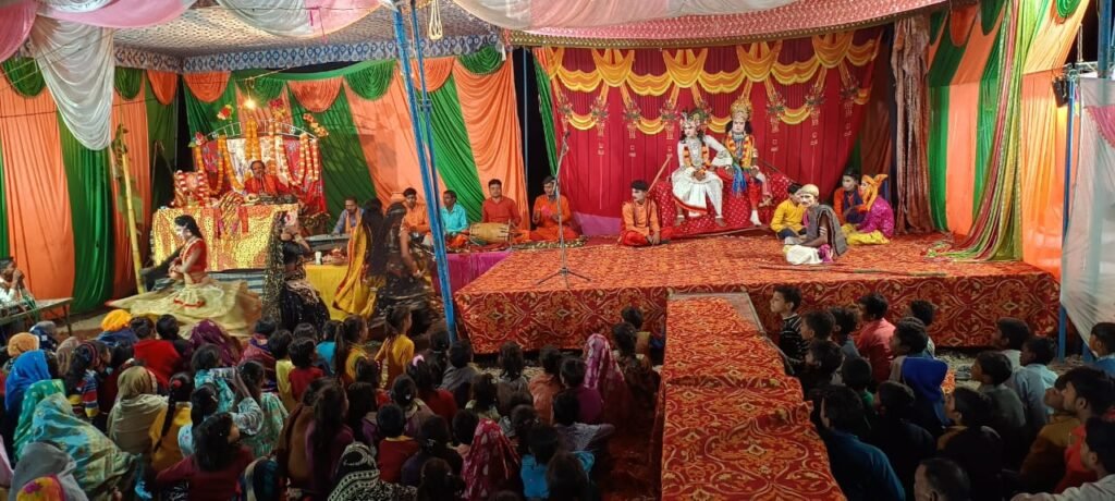 Sitapur News: यज्ञ के छठे दिन कथा के साथ प्रदर्शित की गयीं विविध झांकियां 1 WhatsApp Image 2024 03 19 at 22.35.56 1