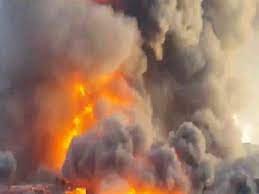 Greater Noida Fire : हरनंदी नदी पास स्थित कई ढाबों में लगी भीषण आग, लाखों का सामान जलकर हुआ खाक
