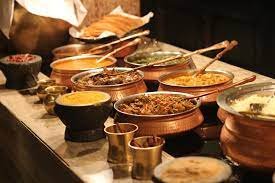 Lucknow Unlimited Food: लखनऊ में यहां सिर्फ पांच सौ रुपए में खा सकते है एक से एक आइटम वो भी अनलिमिटेड....