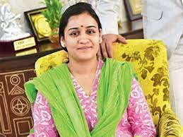 Lok Sabha Election 2024 : CM योगी से मुलाकात के बाद अपर्णा को लेकर अटकलें तेज , मैनपुरी सीट पर देवरानी Vs जेठानी की हो सकती लड़ाई.. 2 image 328