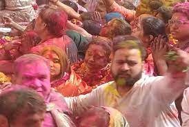 Vrindavan News : बांकेबिहारी मंदिर में होली पर भीड़ में दबकर एक श्रद्धालु की मौत