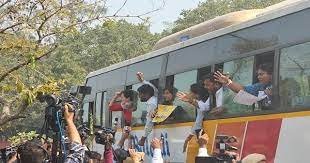 Arvind Kejriwal Arrest : CM की गिरफ्तारी के खिलाफ SC की स्पेशल बेंच पहुंचे अभिषेक मनु सिंघवी, आतिशी-सौरभ भारद्वाज को घसीटते हुए ले गई पुलिस... 1 image 389