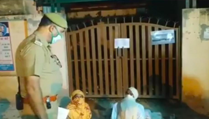 हरदोई: बेटियों की सुरक्षा में यूपी पुलिस फेल! भटक रहा लाचार पिता, अब बैठा भूख हड़ताल पर 2 image 4