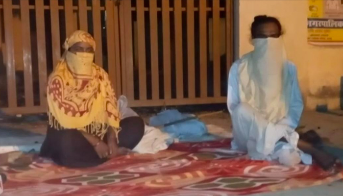 हरदोई: बेटियों की सुरक्षा में यूपी पुलिस फेल! भटक रहा लाचार पिता, अब बैठा भूख हड़ताल पर 3 image 5