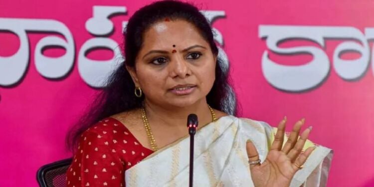 Delhi Excise Policy: तेलंगाना के पूर्व CM केसीआर की बेटी के कविता के ठिकाने पर रेड 1 Delhi Excise Policy: तेलंगाना के पूर्व CM केसीआर की बेटी के कविता के ठिकाने पर रेड