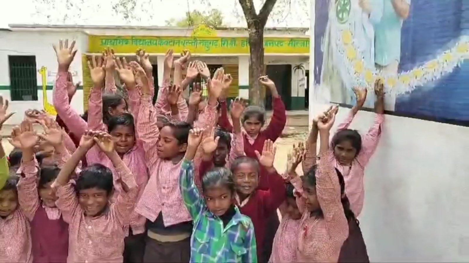 UP News: छात्र से छीना बैट बाल, मारे थपड़, स्कूल में उर्दू पढ़ने का बनाया दबाव