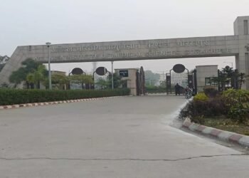 Gorakhpur News : गोरखपुर एम्‍स में ड्रिप लगाने के लिए बुजुर्ग के हाथ में कर दिए कई छेद,बुलानी पड़ी पुलिस