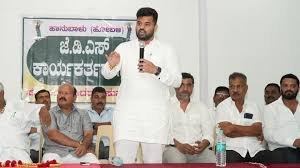Prajwal Revanna Case : पूर्व प्रधानमंत्री देवगौड़ा के पोते ने किया 'कांड', पीड़िता के सनसनीखेज खुलासे के बाद मचा बवाल 2 image 329