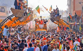 CM Yogi Mainpuri Roadshow : CM योगी ने 50 बुलडोजरों के साथ निकाला रोड शो… अपराधियों को दिया संदेश 3 image 34