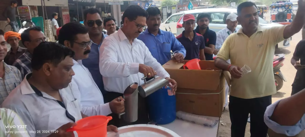 Bareilly News: ज्येष्ठ का पहला बड़ा मंगल आज, DBOL ने शहर में बंटवाया शर्बत 3 image 62