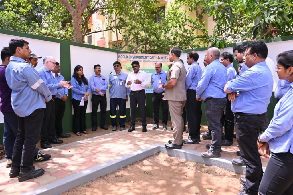 Sonbhadra: हिण्डाल्को में पौधरोपण कर पर्यावरण को प्रदूषण मुक्त रखने का लिया गया संकल्प 2 WhatsApp Image 2024 06 05 at 7.39.30 PM