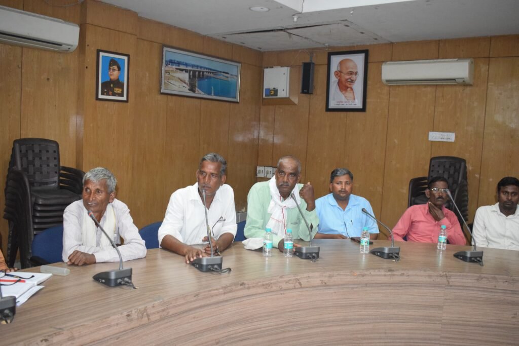 Lakhimpur: किसान दिवस : डीएम ने नलकूप महकमे के अधिकारियों को लगाई फटकार : डीएम 1 WhatsApp Image 2024 06 19 at 4.25.45 PM