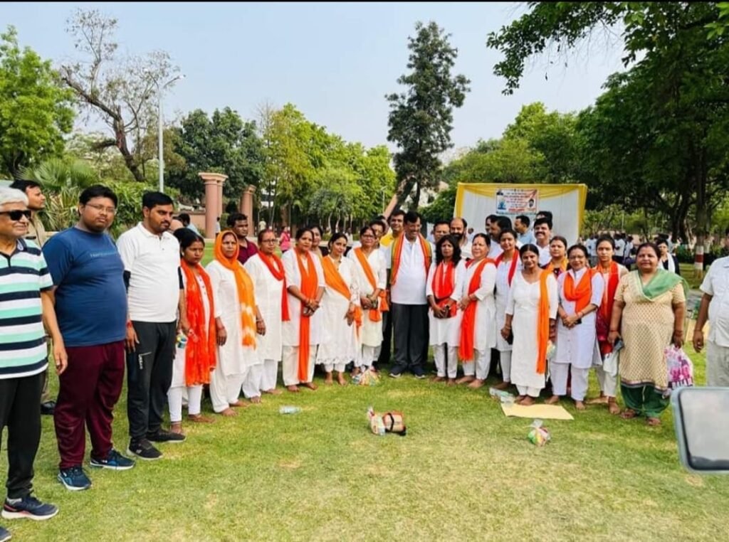 Lucknow: योग दिवस पर विधायक ओपी श्रीवास्तव ने योगाभ्यास कर कहा, "योग अब एक वैश्विक पर्व" 2 WhatsApp Image 2024 06 21 at 10.29.51 AM