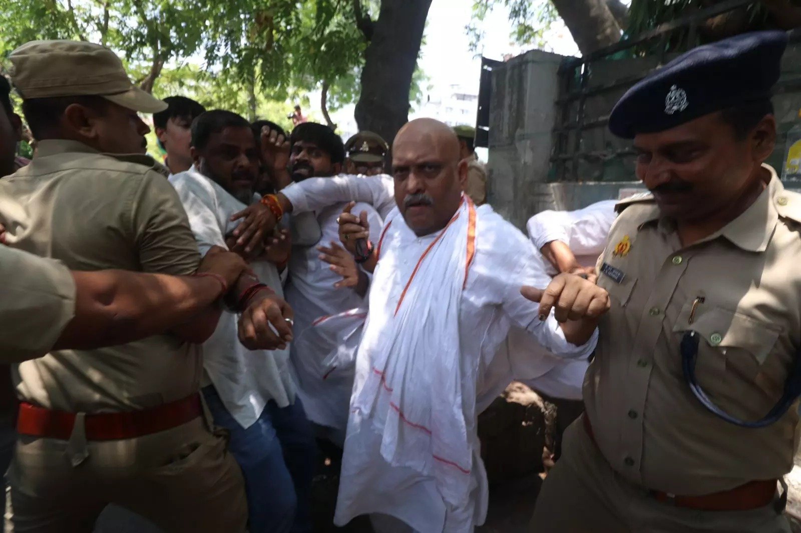 Congress Protest on NEET: नीट और नेट परीक्षा लीक होने के बाद कांग्रेस का देशव्यापी प्रदर्शन जारी, अजय राय हिरासत में