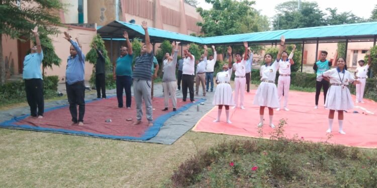 Sonbhadra: आदित्य बिड़ला इण्टरमीडिएट कॉलेज रेणुकूट में उल्लासपूर्वक मनाया गया अन्तर्राष्ट्रीय योग दिवस 1 WhatsApp Image 2024 06 21 at 5.38.43 PM