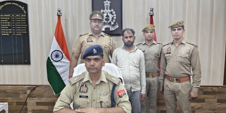 Uttar Pradesh: एटा जैथरा पुलिस को मिली बड़ी सफलता, 25 हजार का इनामिया बदमाश शमशाद 5 किलो 100 ग्राम गांजा सहित गिरफ्तार 1 WhatsApp Image 2024 06 25 at 3.20.05 PM