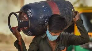 LPG Price : चुनावों के बीच महंगाई से मिली राहत, इतने रुपए की हुई गिरावट, जानिए क्या है नए दाम ? 3 image 5