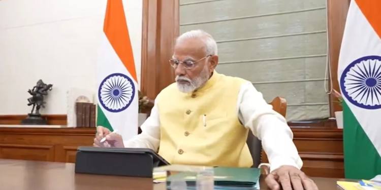PM Modi: शपथ लेते ही एक्शन मोड में मोदी, साइन की ये अहम फाइल; सबसे पहले किसानों को दे दिया तोहफा 1 ब्लॉक स्थित प्रधानPM Modi: शपथ लेते ही एक्शन मोड में मोदी, साइन की ये अहम फाइल; सबसे पहले किसानों को दे दिया तोहफा