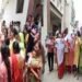 Lucknow Bulldozer Action : रजिस्ट्री के कागज लेकर पंतनगर में सड़कों पर उतरी महिलाएं, ध्वस्तीकरण का विरोध