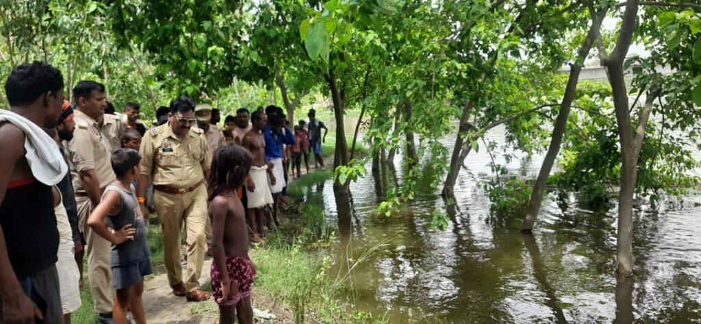 Sitapur: शौच के लिए गई युवती का फिसला पैर केवानी नदी में डूबी, एनडीआरएफ की टीम शव तलाशने में जुटी। 2 WhatsApp Image 2024 07 16 at 3.18.35 PM