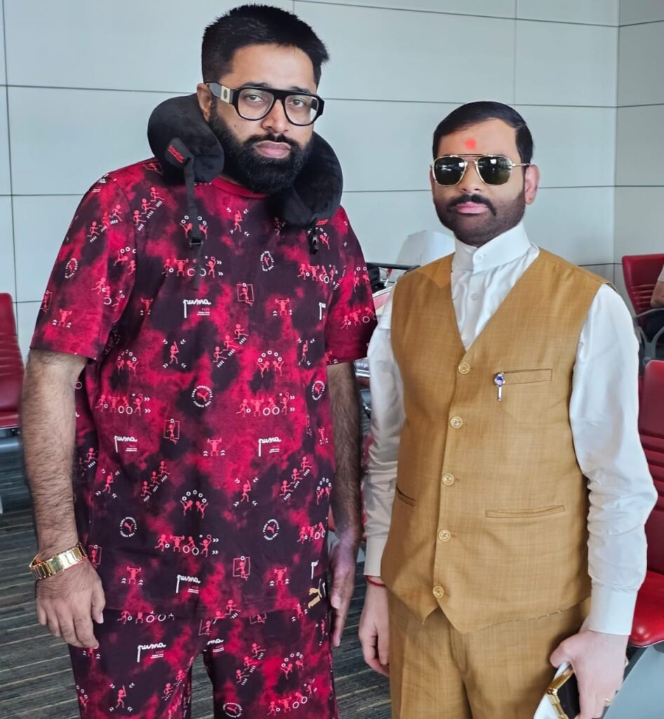 Lucknow: बिग बॉस 17 के प्रतियोगी सनी आर्या ने मुलाकात कर डॉ. सुनील कुमार वर्मा "सोनू" को जन्मदिन की अग्रिम शुभकामनाएं दी…. 2 WhatsApp Image 2024 07 24 at 12.14.52 PM