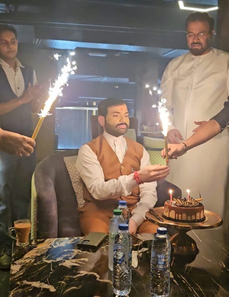 Lucknow News : बॉलीवुड के तमाम कलाकारों ने प्रधान संपादक डॉ सुनील वर्मा “सोनू” जी को जन्मदिन की शुभकामनाएँ दी 3 WhatsApp Image 2024 07 25 at 17.43.32