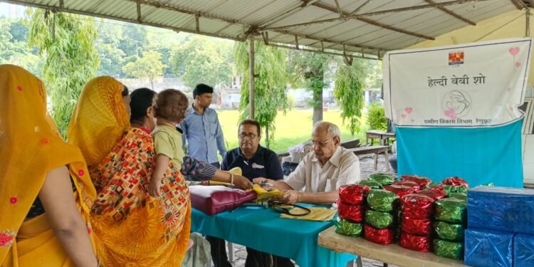 Sonbhadra: हेल्दी बेबी शो में 50 बच्चों का किया गया स्वास्थ्य परीक्षण माताओं को पोषण एवं साफ-सफाई के महत्व की दी गई जानकारी 1 WhatsApp Image 2024 07 26 at 6.51.05 PM