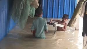 Assam Flood: असम में बाढ़ से बदतर हुए हालात, 6 लाख से अधिक लोग प्रभावित; भारी बारिश की चेतावनी जारी 1 image 13