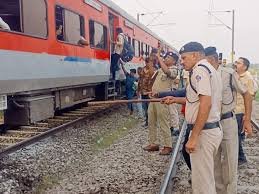 Gorakhpur Express Fire: गोरखपुर एक्सप्रेस में आग लगने से मची अफरातफरी, ठाणे के रेलवे स्टेशन के पास हुआ हादसा 2 image 176
