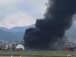 Plane crash in Kathmandu : काठमांडू के त्रिभुवन अंतरराष्ट्रीय हवाई अड्डे पर प्लेन हादसा, प्लेन में सवार 19 में से 18 की मौत 2 image 328