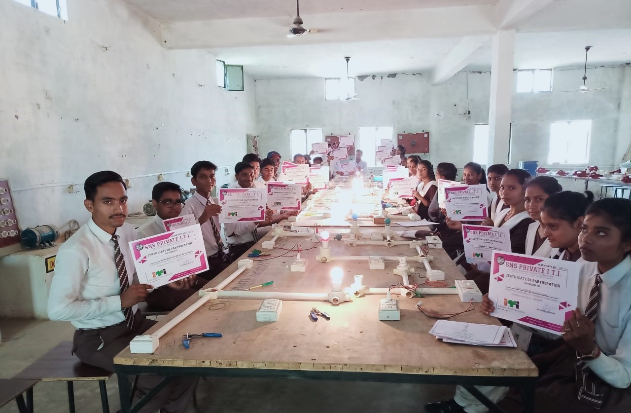 Barabanki News : एसएनएस प्राइवेट आईटीआई में कौशल विकास कार्यक्रम पर जागरूकता सेमिनार का आयोजन
