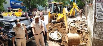 Delhi Coaching Center Incident: दिल्ली कोचिंग सेंटर हादसे में बड़ा एक्शन, मौके पर पहुंचा बुलडोजर; जेई बर्खास्त और एई को किया निलंबित 2 image 386