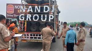 Kanwar Yatra: दिल्ली-देहरादून हाईवे पर कांवड़ियों संग हादसा; कैंटर के अचानक ब्रेक लगने पर एक की मौत,11 घायल 1 image 436