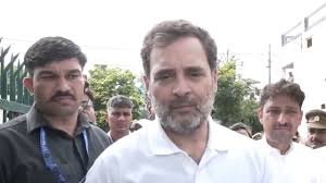 Rahul Gandhi in Hathras : हाथरस पहुंचे राहुल गांधी, मृतकों के परिजनों से की मुलाकात 2 image 71
