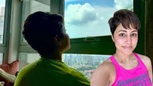 Hina Khan Bald Look: कैंसर का दर्द झेल रहीं हिना खान ने आंखों में आसूं लिए मुंडवाया सिर, वीडियो देख इमोशनल हुए फैंस 3 image 24