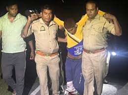 Barabanki News : शातिर अपराधी को ढूंढ रही थी तीन जिलों की पुलिस ,बाराबंकी पुलिस ने मुठभेड़ में किया गिरफ्तार 3 image 335