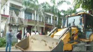 UP Bulldozer Action : यूपी में इन माफियाओं-अपराधियों पर नहीं चला योगी सरकार का बुलडोजर 3 image 32