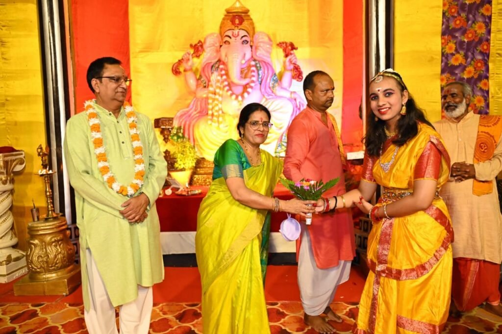 Sonbhadra: हिंडाल्को रामलीला परिषद ने बांधा मोहक जादू, रामलला के जन्म पर गूंजा अयोध्या 2 WhatsApp Image 2024 10 06 at 1.21.31 PM