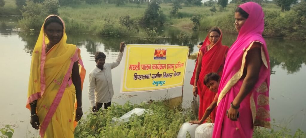 Sonbhadra: हिण्डालको सी.एस.आर. द्वारा किसानों के लिए मछली पालन परियोजना का शुभारंभ 3 WhatsApp Image 2024 10 15 at 5.16.32 PM 1
