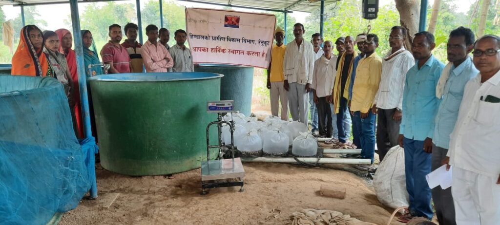 Sonbhadra: हिण्डालको सी.एस.आर. द्वारा किसानों के लिए मछली पालन परियोजना का शुभारंभ 2 WhatsApp Image 2024 10 15 at 5.17.21 PM