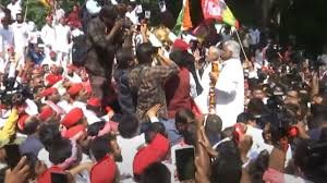 Lucknow News : अखिलेश ने घर के बाहर जेपी नारायण की प्रतिमा पर किया माल्यार्पण, कहा - भाजपा ने हर अच्छा काम रोका.. 4 image 128