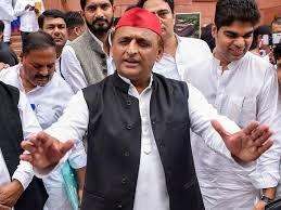 Lucknow News : अखिलेश ने घर के बाहर जेपी नारायण की प्रतिमा पर किया माल्यार्पण, कहा - भाजपा ने हर अच्छा काम रोका.. 6 image 130
