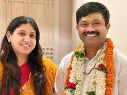 Nand Gopal Nandi Wife : जानिए कौन हैं नंद गोपाल नंदी की पत्नी, भागकर रचाई थी शादी 2 image 184