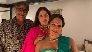 Neena Gupta: 'वहां लोग शिकायत नहीं करते, समय से सेट पर आते हैं', नीना गुप्ता ने की साउथ सिनेमा की जमकर तारीफ 3 image 231