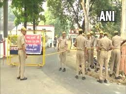 Lucknow Crime : मंदिर के सामने मांस के टुकड़े फेंकने का आरोप, लोगों ने किया विरोध, FIR 2 image 85