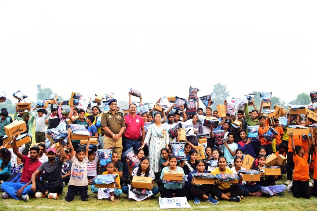 Lakhimpur: डीएम ने आठ खेलों के 317 खिलाड़ियों को दिया ट्रैकसूट व स्पोर्ट शू का उपहार, डीएम की पहल पर हुआ कार्यक्रम 2 WhatsApp Image 2024 11 13 at 7.04.28 PM