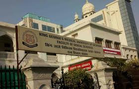 Lucknow News : डॉक्टरों से हाथ जोड़कर मांगी भीख ! वेंटिलेटर ना मिलने पर मरीज की मौत 4 image 64