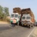 Sitapur News: बड़ा हादसा टला: ओवरलोड गन्ना ट्रक पलटने से बाल-बाल बचा 4 WhatsApp Image 2024 12 23 at 3.49.42 PM